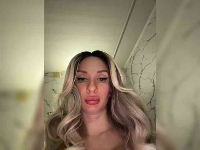 GoldPussy69 webcam