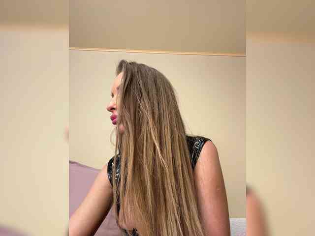 GoldPussy69 webcam