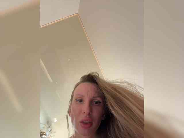GoldPussy69 webcam