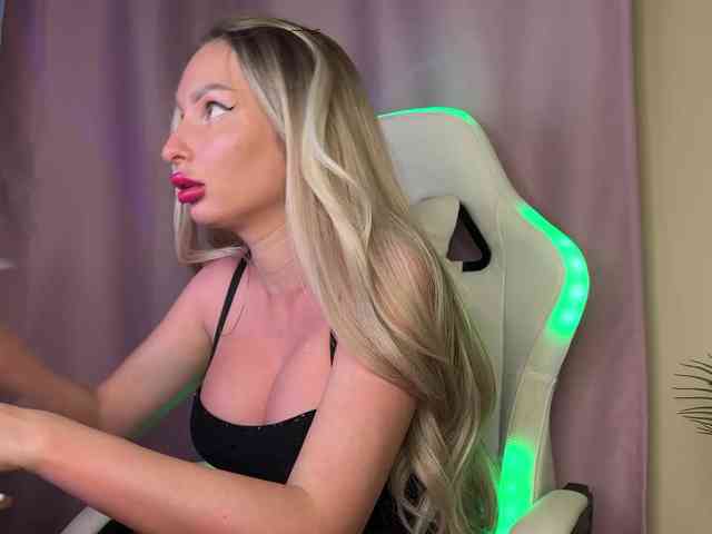 GoldPussy69 webcam