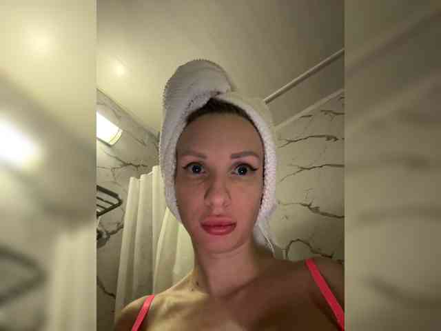 GoldPussy69 webcam