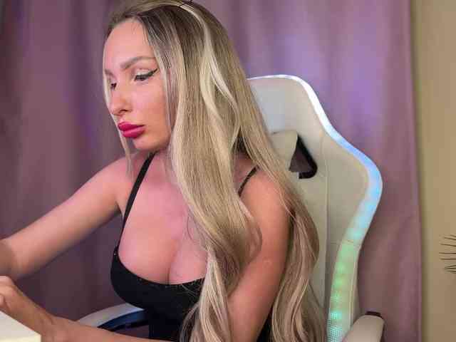GoldPussy69 webcam