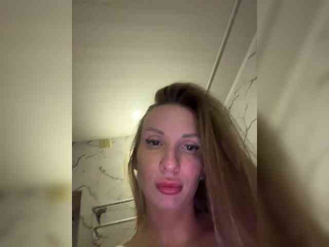 GoldPussy69 webcam