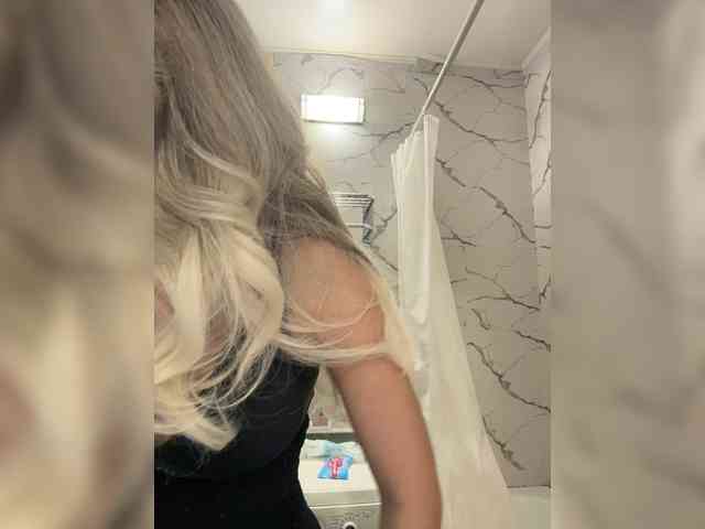 Model: GoldPussy69