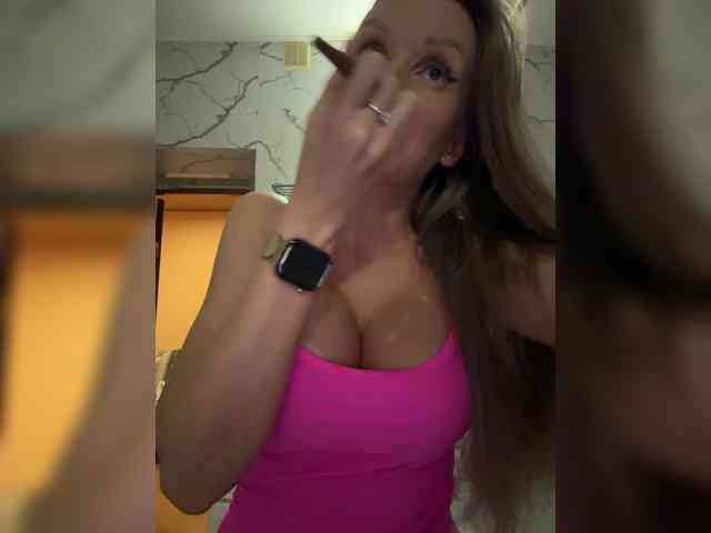 GoldPussy69 webcam