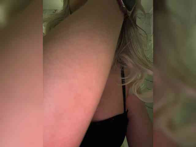 GoldPussy69 webcam