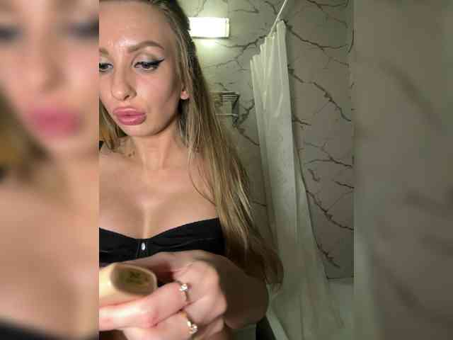 GoldPussy69 webcam