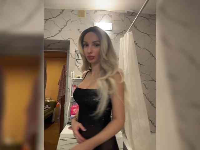 GoldPussy69 webcam