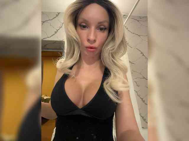 GoldPussy69 webcam