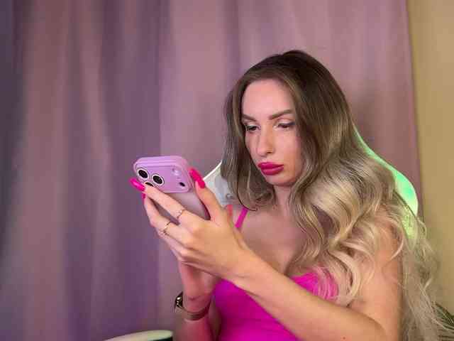 GoldPussy69 webcam