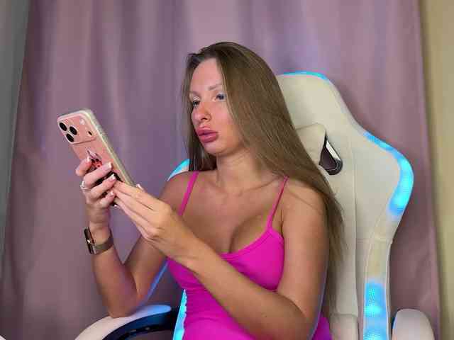 GoldPussy69 webcam