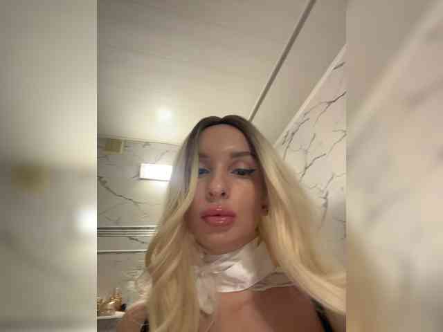 GoldPussy69 webcam
