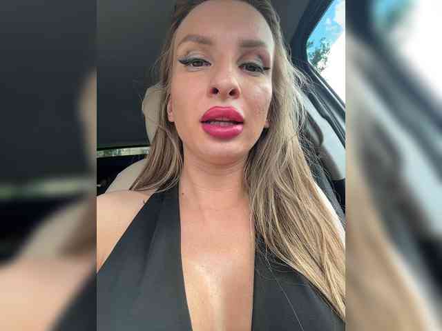 GoldPussy69 webcam