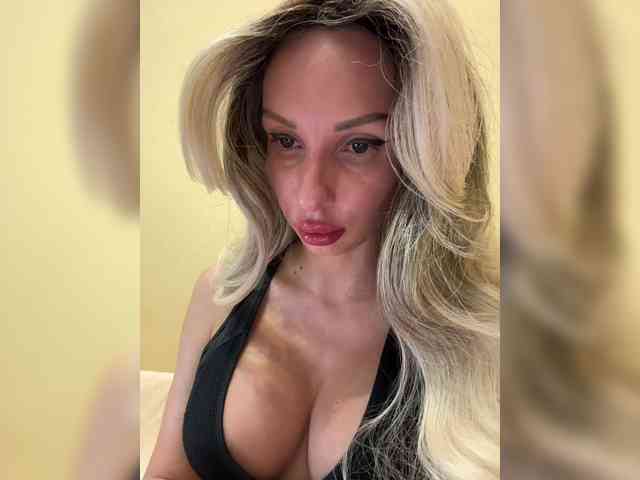 GoldPussy69 webcam
