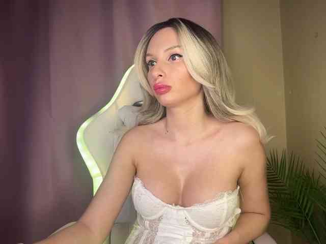 GoldPussy69 webcam