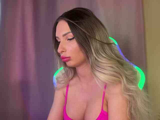 Model: GoldPussy69