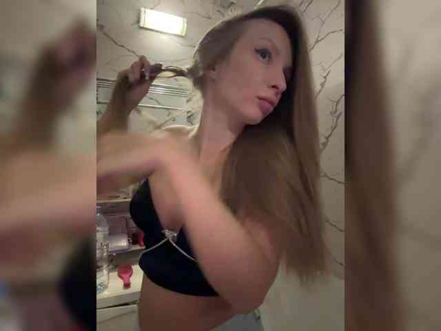 GoldPussy69 webcam