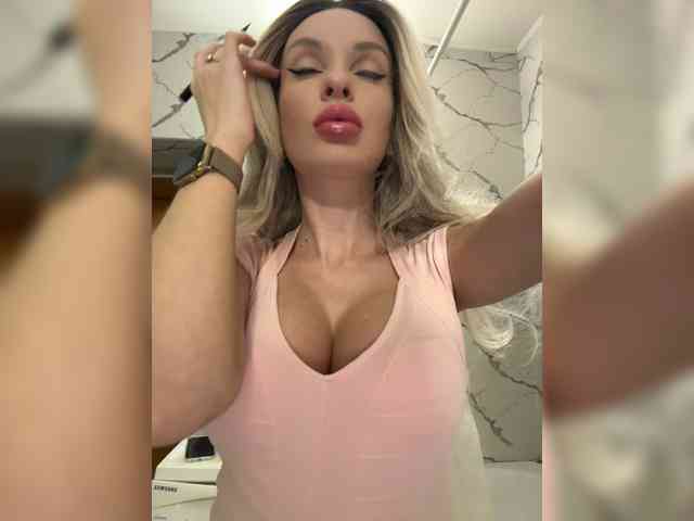GoldPussy69 webcam