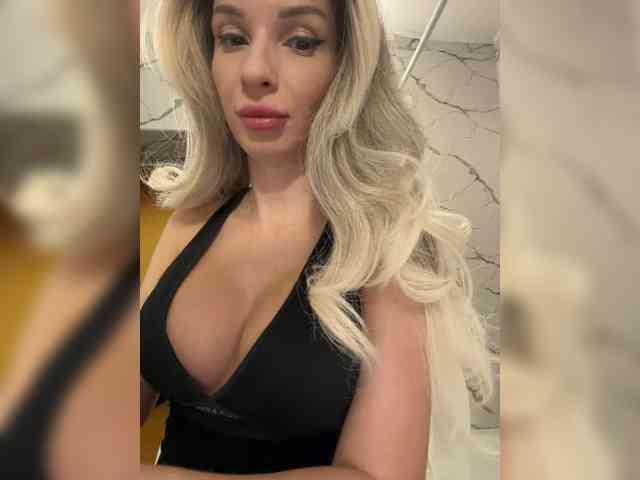 GoldPussy69 webcam