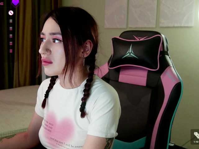 UrLizz live webcam show