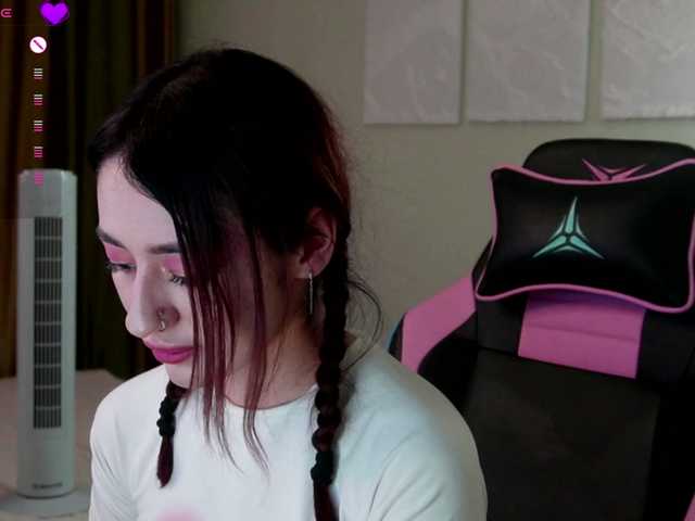 UrLizz live webcam show
