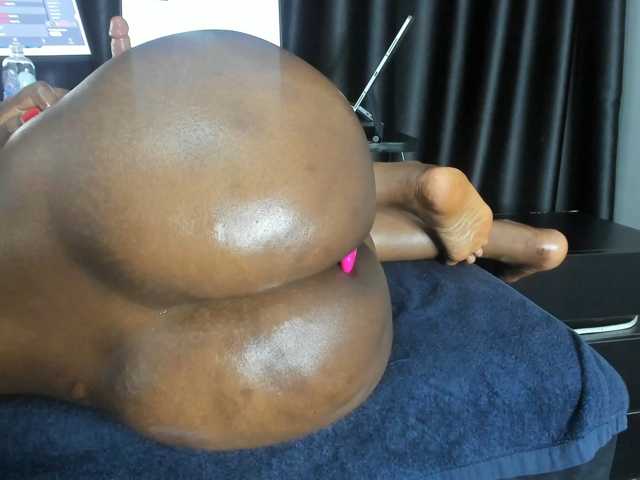 Big-Black-Ass live cam on BongaCams