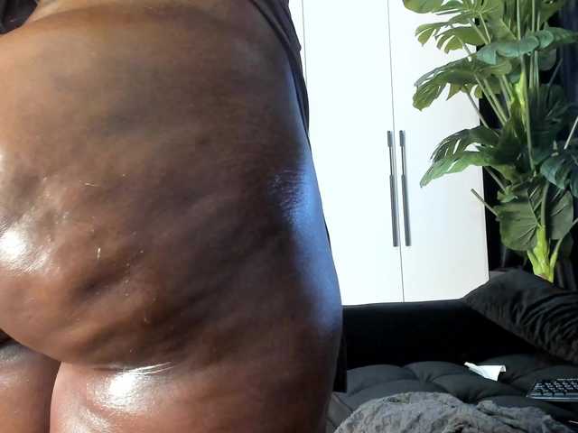 Big-Black-Ass live cam on BongaCams