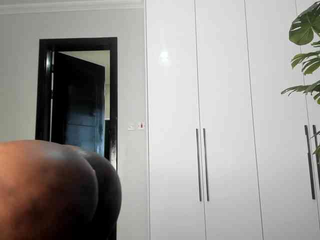 Model: Big-Black-Ass