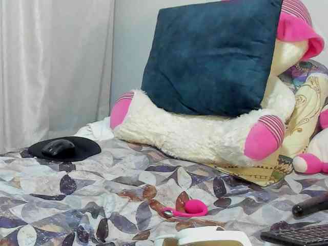 BrendaXiomy webcam