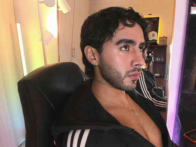 itsmeeros Live Webcam on BongaCams