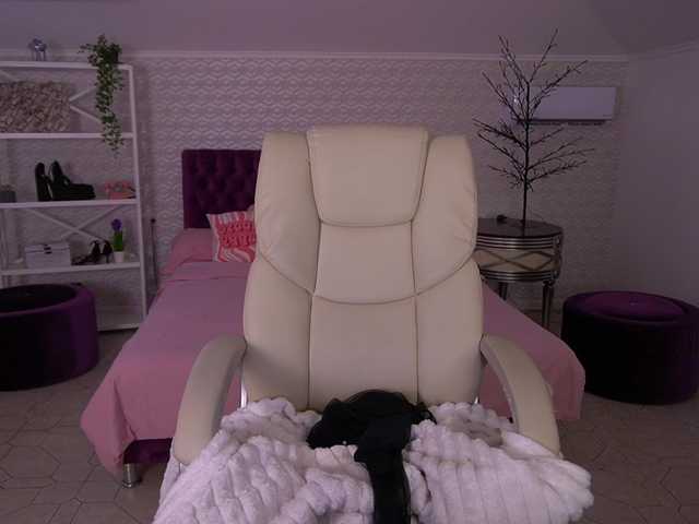 DaenerysDaen live cam on BongaCams