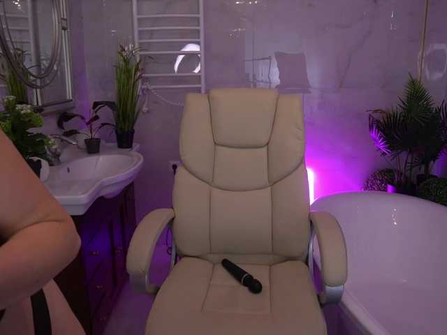 DaenerysDaen live cam