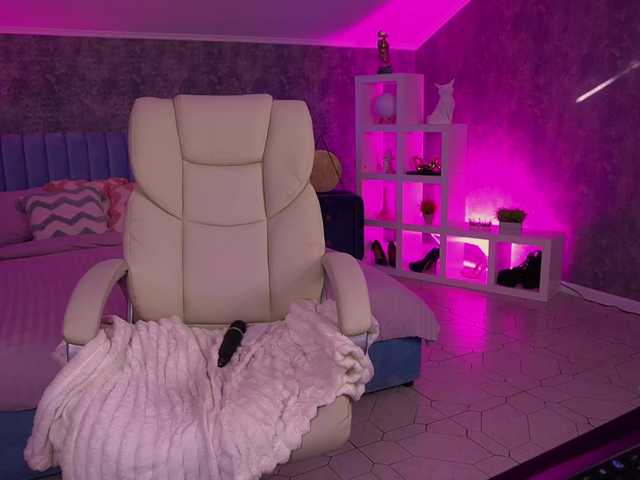 DaenerysDaen live cam on BongaCams
