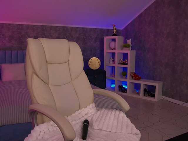 DaenerysDaen live cam on BongaCams