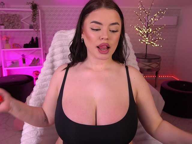 DaenerysDaen's BongaCams show and profile