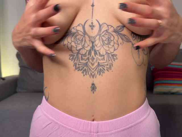 -EmilyJones- webcam