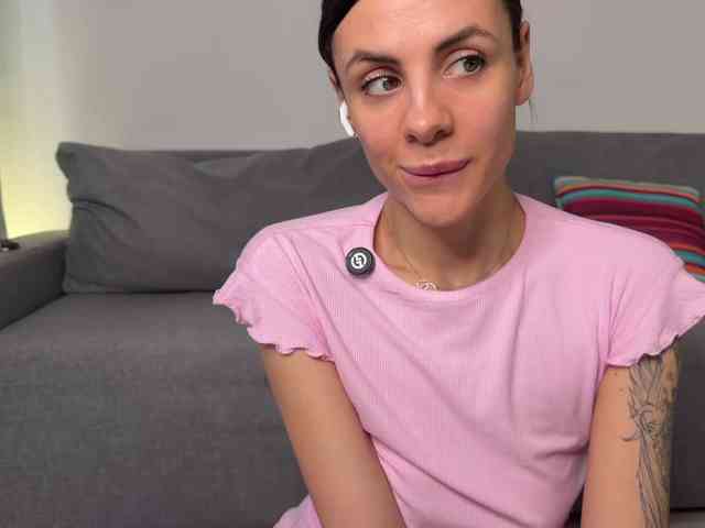 -EmilyJones- webcam