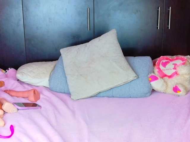 Black-gem18 live cam on BongaCams
