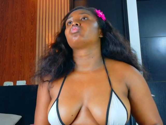 Black-gem18 live cam on BongaCams