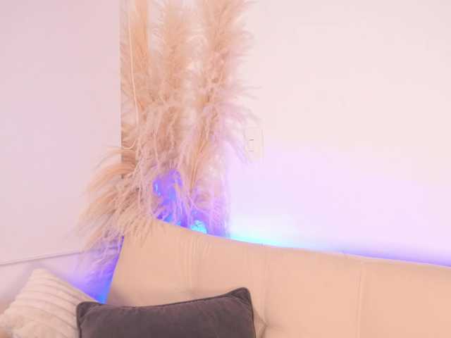 LillyThomps live cam