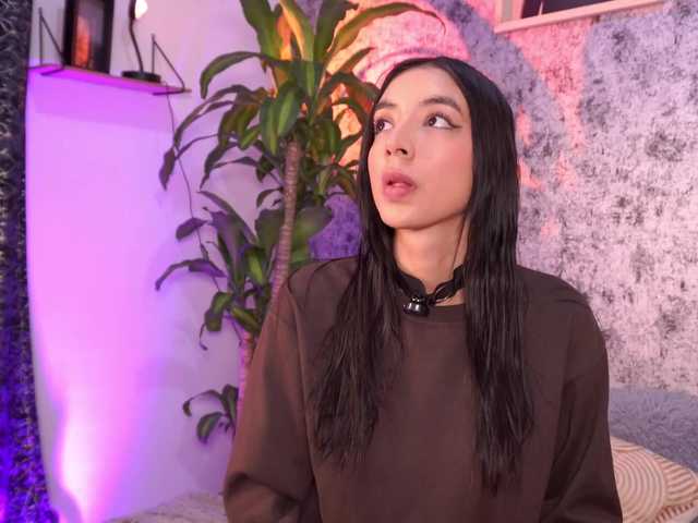 LillyThomps live cam on BongaCams