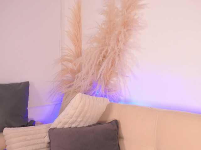 le modèle LillyThomps est en webcam porno dans un show sur le site bongacams, il possède les tags suivants: Latino/Hispanic,Brunette,Shaved