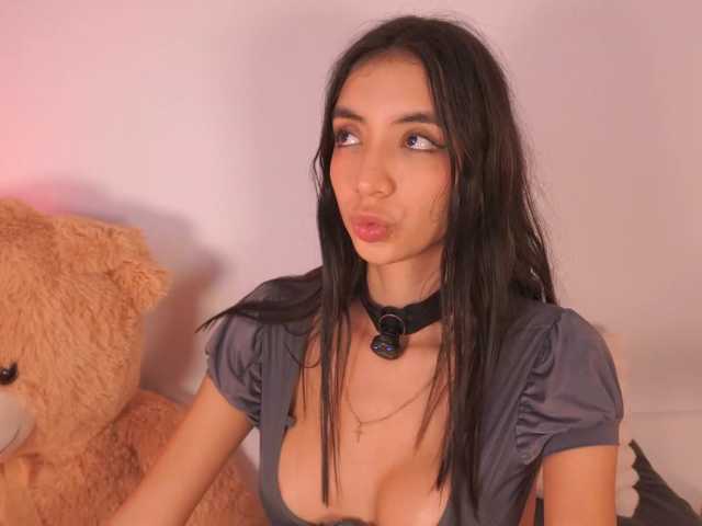 LillyThomps live cam on BongaCams