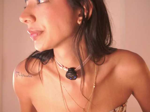 LillyThomps live cam on BongaCams