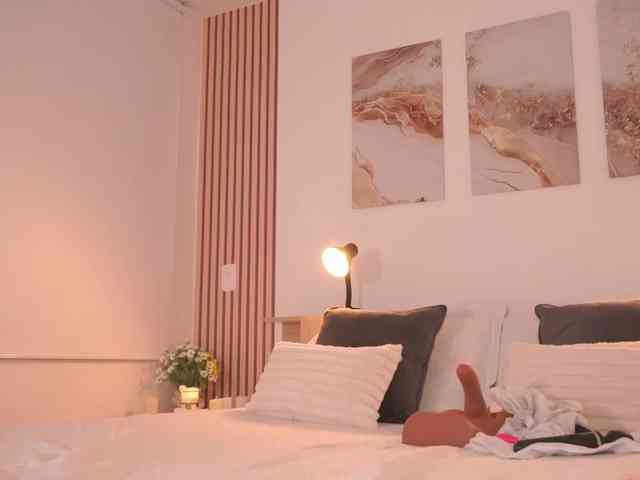 LillyThomps webcam