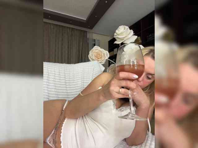 MilanaMURR webcam