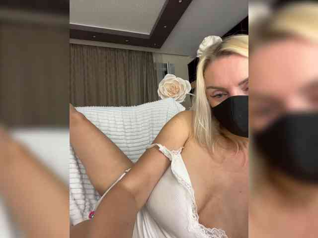 MilanaMURR webcam