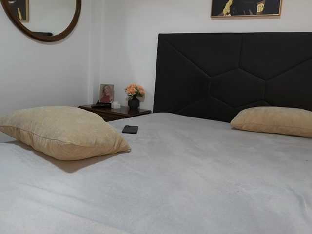 AdelleSweet live cam on BongaCams