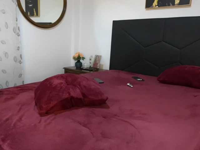 AdelleSweet live cam preview