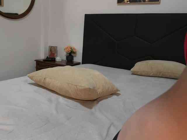 AdelleSweet webcam